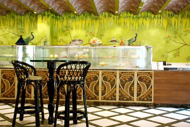 Hand painted walls in Omnia Gourmet by Silvena 