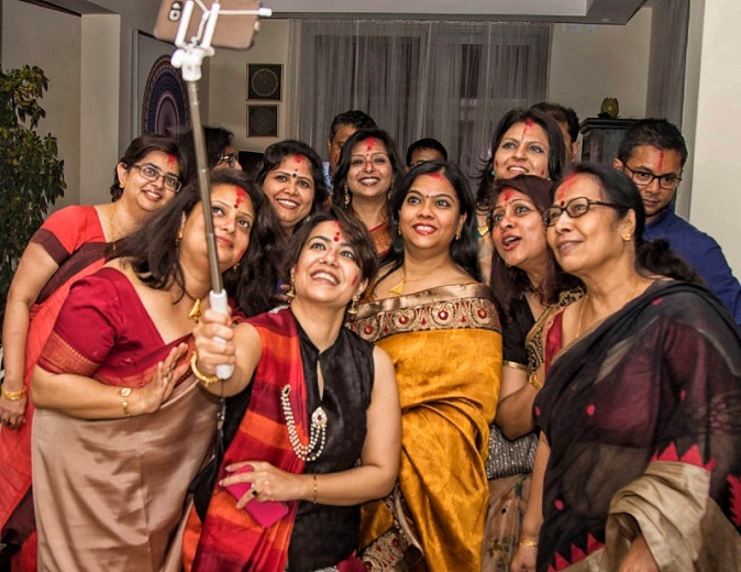 Bijoya celebrations with sindoor khela at IshitaUnblogged's home