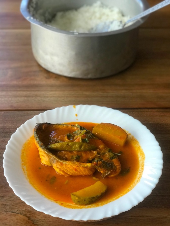 Meen Kulamba with mango 